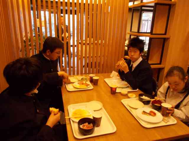 朝食３